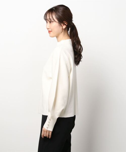 NANO universe（ナノユニバース）の「パールボタン変形スリーブニット（ニット/セーター・レディース・ホワイト/ブラック・FREE）」の3枚目の写真