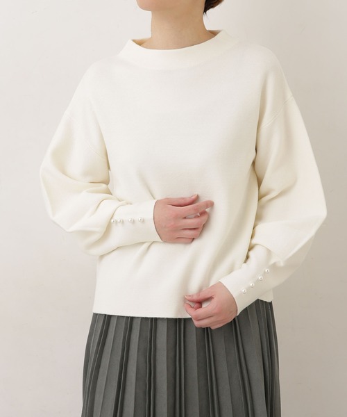 NANO universe（ナノユニバース）の「パールボタン変形スリーブニット（ニット/セーター・レディース・ホワイト/ブラック・FREE）」の2枚目の写真