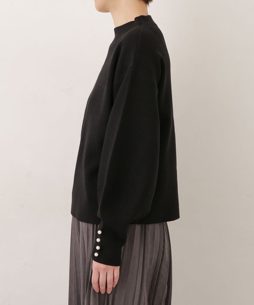 NANO universe（ナノユニバース）の「パールボタン変形スリーブニット（ニット/セーター・レディース・ホワイト/ブラック・FREE）」の7枚目の写真