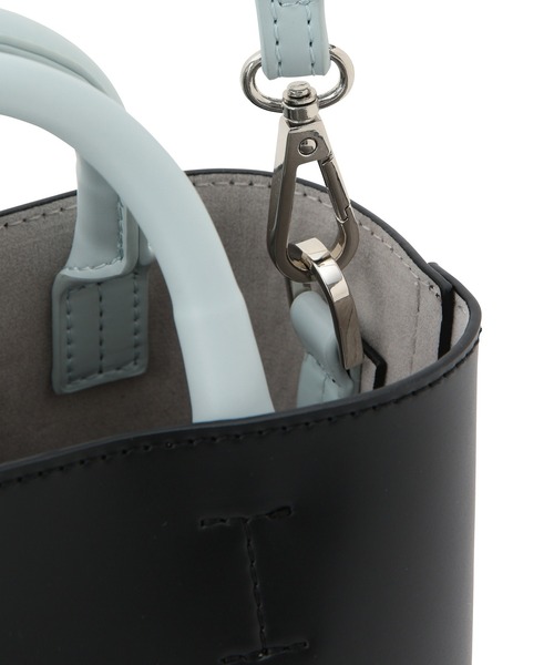 ADAM ET ROPE'（アダムエロペ）の「ダブルポケット2WAYバッグ（ショルダーバッグ・レディース・ブラック/ベージュ/オフホワイト/ブラック系その他・FREE）」の11枚目の写真