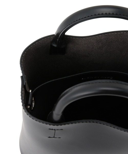 ADAM ET ROPE'（アダムエロペ）の「ダブルポケット2WAYバッグ（ショルダーバッグ・レディース・ブラック/ベージュ/オフホワイト/ブラック系その他・FREE）」の6枚目の写真