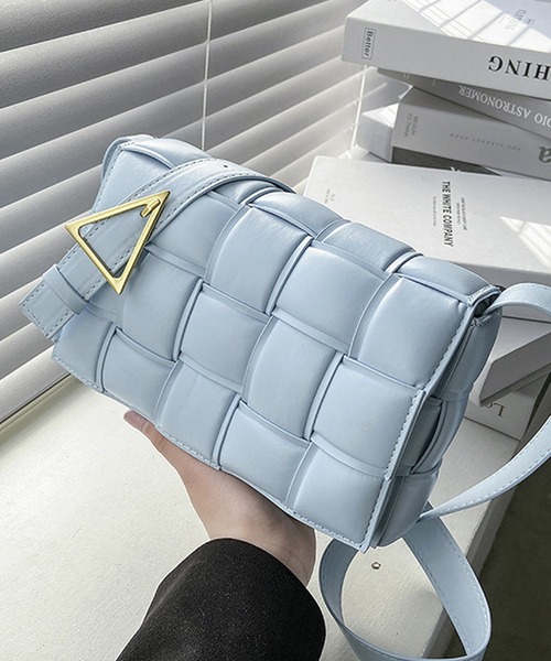 florist(フローリスト)の「【高見え】スクエア編み込みレザーショルダーバッグ(ショルダーバッグ・レディース・ベージュ/ダークブラウン/ライトグリーン/グリーン/イエロー/ブラウン/グレー/オフホワイト/ライトブルー/セージグリーン/ホワイト/ブラック/ライトピンク/レッド/ベビーピンク・FREE)」の21枚目の写真