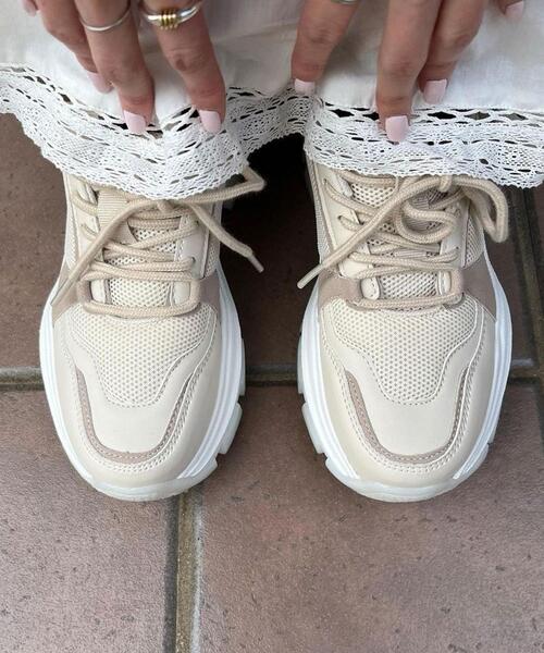 INGNI(イング)の「クリアDADスニーカー(スニーカー・レディース・アイボリー/ブラック×ホワイト・M/L)」の11枚目の写真