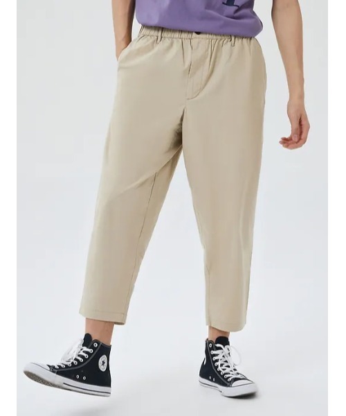 GAP（ギャップ）の「FREE&FLOW リラックス クロップド丈パンツ（チノパンツ・メンズ・ベージュ/ネイビー/ブラウン/グレー・S/M/L/XL/XS）」の4枚目の写真
