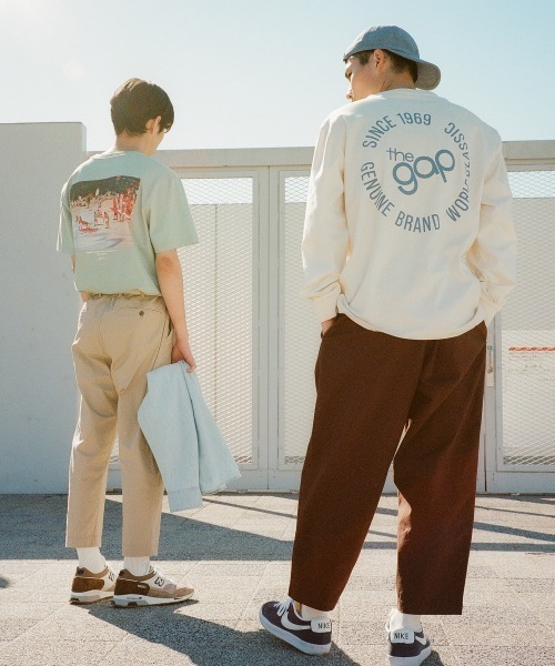 GAP（ギャップ）の「FREE&FLOW リラックス クロップド丈パンツ（チノパンツ・メンズ・ベージュ/ネイビー/ブラウン/グレー・S/M/L/XL/XS）」の17枚目の写真