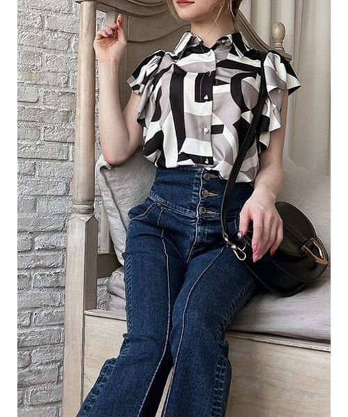 RESEXXY(リゼクシー)の「ニュアンスパターンラッフルシャツ(シャツ/ブラウス・レディース・ブラック/ピンク/ブルー/ベージュ・FREE)」の2枚目の写真