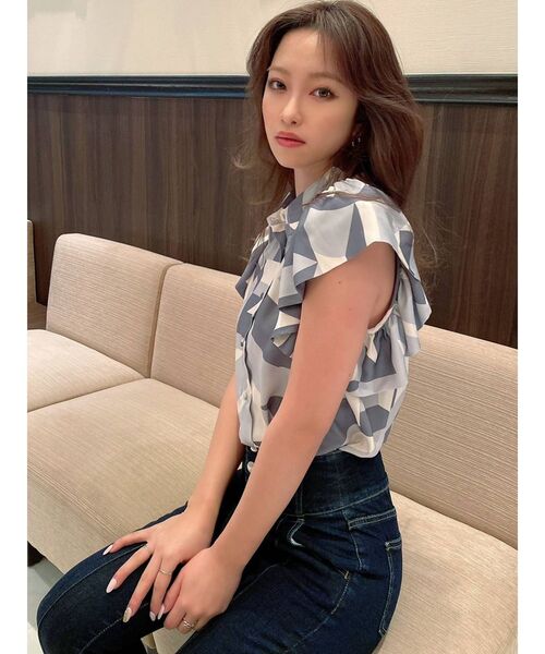 RESEXXY(リゼクシー)の「ニュアンスパターンラッフルシャツ(シャツ/ブラウス・レディース・ブラック/ピンク/ブルー/ベージュ・FREE)」の7枚目の写真