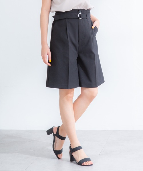 Honeys（ハニーズ）の「タックいり ハーフパンツ（その他パンツ・レディース・ブラック/オレンジ/ダークベージュ/ネイビー/グレイッシュベージュ・S/L/M/LL）」の2枚目の写真