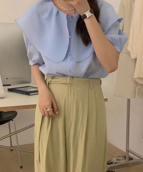 me+em select（ミームセレクト）の「【 ５色展開 】ラッフルフリルビッグカラーシアーパステル半袖シャツブラウス（シャツ/ブラウス・レディース・パープル/ピンク/ブルー/ベージュ/ホワイト・FREE）」の3枚目の写真