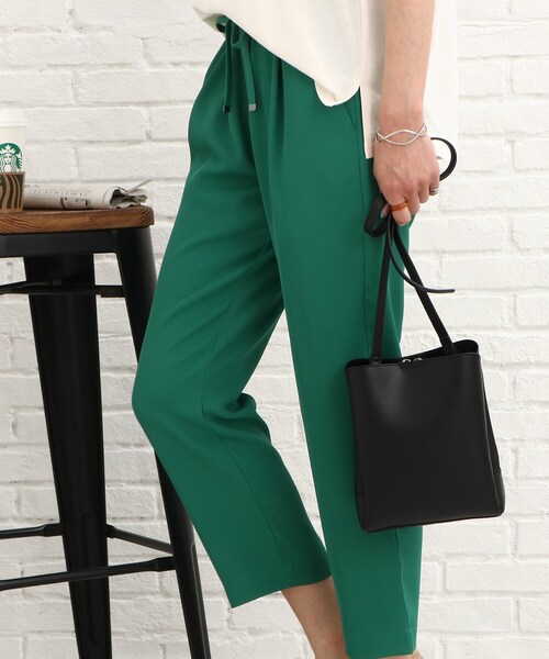 SHOO・LA・RUE(シューラルー)の「◆ふわっとかるい3層ショルダーバッグ(ショルダーバッグ・レディース・オフホワイト/ダークグリーン/シルバー/ライトベージュ/ブラック/イエロー・00)」の7枚目の写真