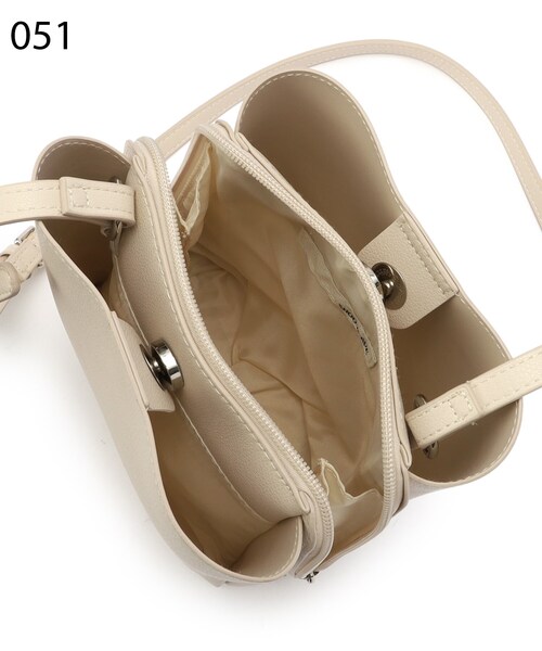 SHOO・LA・RUE(シューラルー)の「◆ふわっとかるい3層ショルダーバッグ(ショルダーバッグ・レディース・オフホワイト/ダークグリーン/シルバー/ライトベージュ/ブラック/イエロー・00)」の18枚目の写真