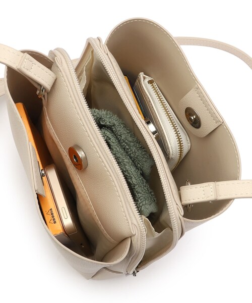 SHOO・LA・RUE(シューラルー)の「◆ふわっとかるい3層ショルダーバッグ(ショルダーバッグ・レディース・オフホワイト/ダークグリーン/シルバー/ライトベージュ/ブラック/イエロー・00)」の19枚目の写真