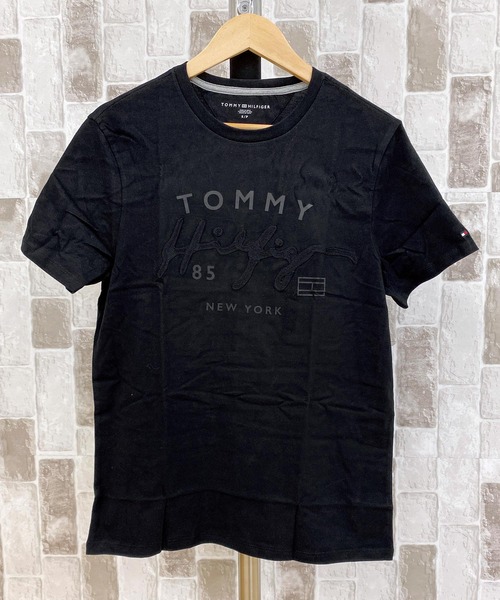 TOMMY HILFIGER(トミーヒルフィガー)の「チェーンステッチロゴ クルーネックTシャツ HANCOCK TEE(Tシャツ/カットソー・メンズ・ホワイト/ブラック/ネイビー・S/M/L/XL)」の1枚目の写真