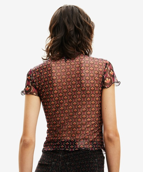 Desigual(デシグアル)の「レトログラフィックプリント チュールTシャツ(Tシャツ/カットソー・レディース・レッド・S/M/L/XL/XS)」の3枚目の写真