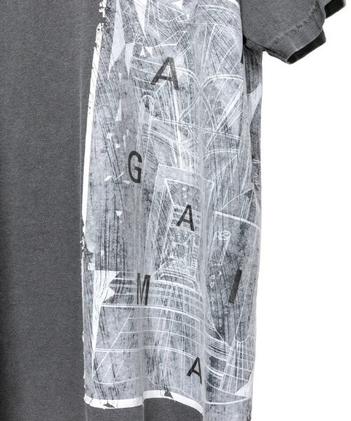 NAKAGAMI(ナカガミ)の「NAKAGAMI(ナカガミ) サイドグラフィックプリントTシャツ(Tシャツ/カットソー・レディース・チャコールグレー/チャコール・FREE/0)」の4枚目の写真