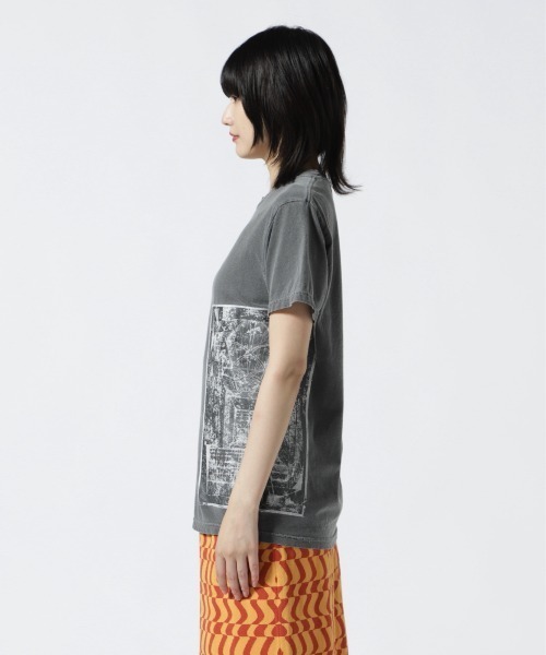 NAKAGAMI(ナカガミ)の「NAKAGAMI(ナカガミ) サイドグラフィックプリントTシャツ(Tシャツ/カットソー・レディース・チャコールグレー/チャコール・FREE/0)」の10枚目の写真