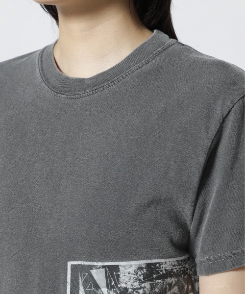 NAKAGAMI(ナカガミ)の「NAKAGAMI(ナカガミ) サイドグラフィックプリントTシャツ(Tシャツ/カットソー・レディース・チャコールグレー/チャコール・FREE/0)」の12枚目の写真