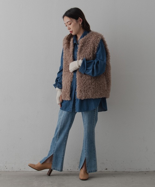 Shelly island（シェリーアイランド）の「【ふわモコ軽量！】フェイクシープファーベスト（ベスト・レディース・ベージュ/ホワイト/グレー・FREE）」の10枚目の写真