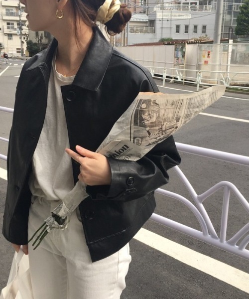 Vipoa(ヴィポア)の「フェイクレザーブルゾン(ブルゾン・レディース・ブラック/アイボリー・FREE)」の13枚目の写真