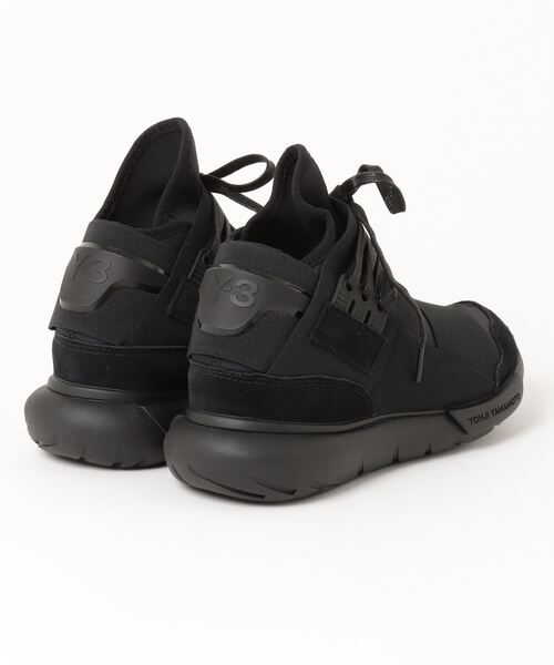 Y-3（ワイスリー）の「Y-3 QASA（スニーカー・メンズ・ブラック・22.5cm/23.0cm/23.5cm/24.0cm/24.5cm/25.0cm/25.5cm/26.0cm/26.5cm/27.0cm/27.5cm/28.0cm/28.5cm/29.0cm/29.5cm/30.5cm）」の2枚目の写真