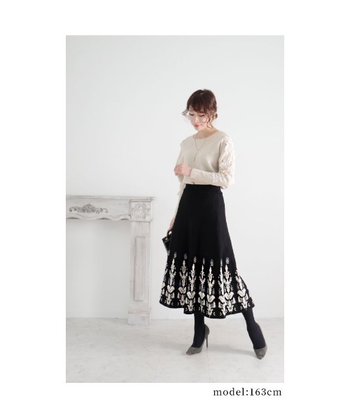 Sawa a la mode（サワアラモード）の「上品なダマスク柄ニットフレア