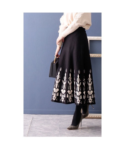 Sawa a la mode（サワアラモード）の「上品なダマスク柄ニットフレア