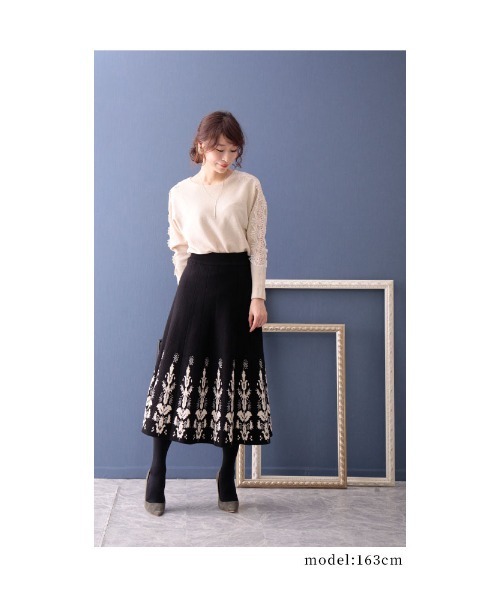 Sawa a la mode（サワアラモード）の「上品なダマスク柄ニットフレア