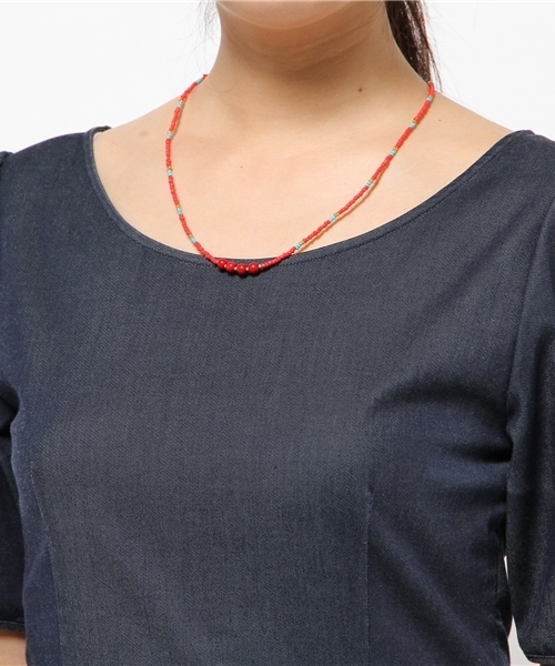 WHO'S WHO gallery（フーズフーギャラリー）の「BM4粒ビーズネックレス（ネックレス・レディース・ホワイト/ネイビー/ターコイズブルー/レッド・FREE）」の6枚目の写真