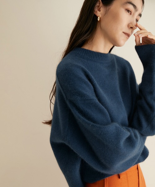 SALON adam et rope'（サロン アダム エ ロペ）の「チャイニーズラクーンウールクロップドニットプルオーバー（ニット/セーター・レディース・ライトグレー/ブラック/ブルー・FREE）」の3枚目の写真