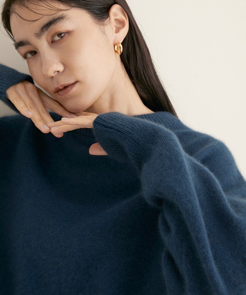 SALON adam et rope'（サロン アダム エ ロペ）の「チャイニーズラクーンウールクロップドニットプルオーバー（ニット/セーター・レディース・ライトグレー/ブラック/ブルー・FREE）」の4枚目の写真