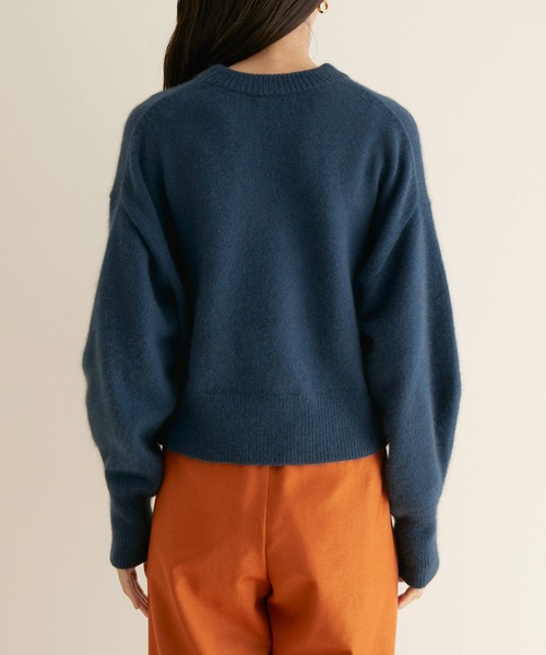 SALON adam et rope'（サロン アダム エ ロペ）の「チャイニーズラクーンウールクロップドニットプルオーバー（ニット/セーター・レディース・ライトグレー/ブラック/ブルー・FREE）」の9枚目の写真