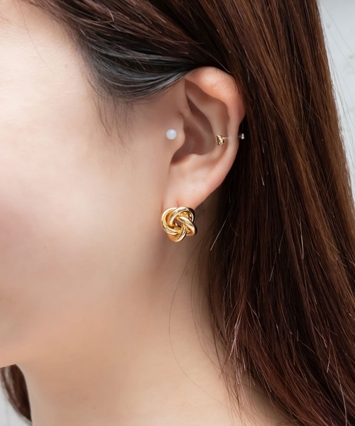 RANDA(ランダ)の「ノットデザインピアス(ピアス(両耳用)・レディース・シルバー/ゴールド・FREE)」の2枚目の写真