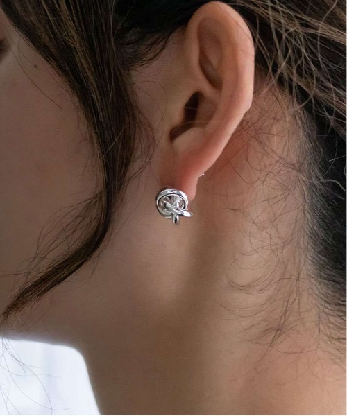 RANDA(ランダ)の「ノットデザインピアス(ピアス(両耳用)・レディース・シルバー/ゴールド・FREE)」の6枚目の写真
