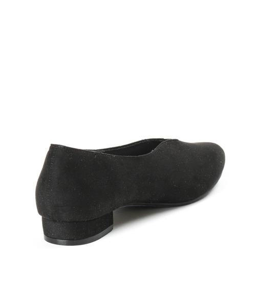 AcureZ（アキュアーズ）の「甲深Vカットで足元スッキリ「やわふわ美パンプス」MADE IN JAPAN（パンプス・レディース・ダークブラウン/ブラウン系その他/ワイン/ブラック・22.0cm/22.5cm/23.0cm/23.5cm/24.0cm/25.0cm/24.5cm）」の18枚目の写真