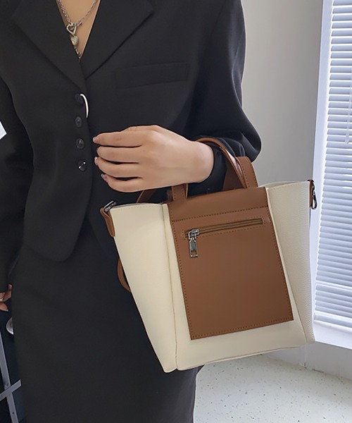 MAISON BREEZE(メゾンブリーズ)の「【MAISON BREEZE】バイカラーフロントポケット2WAYショルダーバッグ KNF(ショルダーバッグ・レディース・ホワイト/ベージュ・FREE)」の3枚目の写真