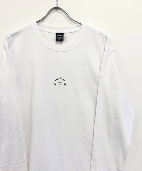 TRAP/U (トラップユー)の「ワンポイント アーチメッセージプリント / クルーネック ロングT(Tシャツ/カットソー・メンズ・ホワイト/ブラック/ライトパープル・M/L)」の1枚目の写真