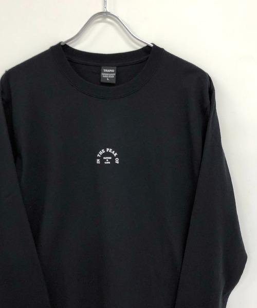 TRAP/U (トラップユー)の「ワンポイント アーチメッセージプリント / クルーネック ロングT(Tシャツ/カットソー・メンズ・ホワイト/ブラック/ライトパープル・M/L)」の2枚目の写真