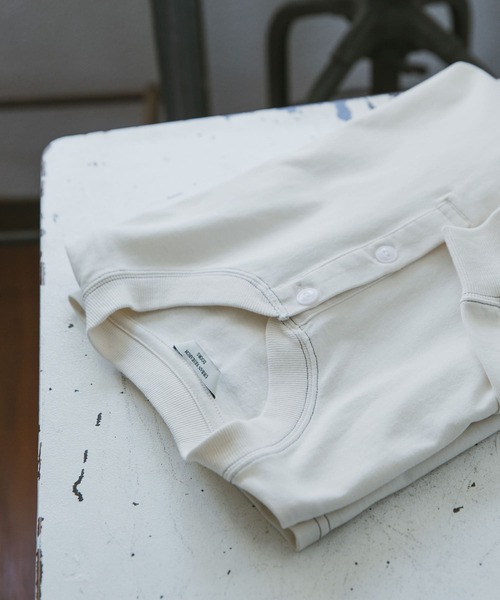 URBAN RESEARCH DOORS（アーバンリサーチドアーズ）の「配色stヘンリーネックロングスリーブTシャツ（Tシャツ/カットソー・メンズ・モカ/オフホワイト/ブルー・MEDIUM/LARGE）」の18枚目の写真