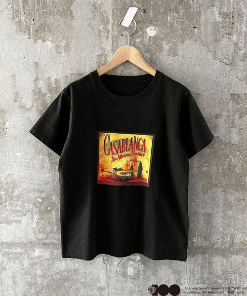 LOWRYS FARM(ローリーズファーム)の「ワーナー・ブラザーズCASABLANCATシャツ 192755(Tシャツ/カットソー・レディース・チャコールグレー/ブルー/ホワイト・FREE)」の2枚目の写真