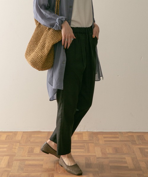 URBAN RESEARCH DOORS(アーバンリサーチドアーズ)の「リネン混テーパードイージーパンツ(その他パンツ・レディース・ベージュ/カーキ/ブラック・SMALL/MEDIUM)」の4枚目の写真