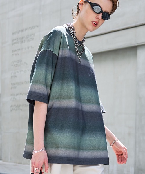 ENDER PRODUCTS（エンダープロダクツ）の「グラデーションパターン ビッグシルエットクルーネックTシャツ【ENDER PRODUCTS/エンダープロダクツ】（Tシャツ/カットソー・メンズ・グリーン/ブルー/オレンジ・M/L）」の2枚目の写真