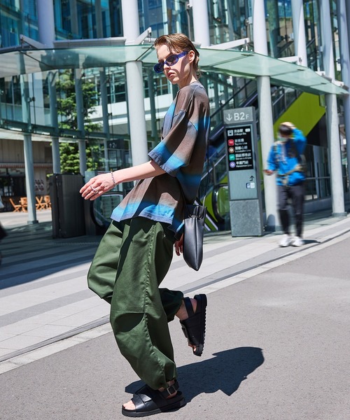 ENDER PRODUCTS（エンダープロダクツ）の「グラデーションパターン ビッグシルエットクルーネックTシャツ【ENDER PRODUCTS/エンダープロダクツ】（Tシャツ/カットソー・メンズ・グリーン/ブルー/オレンジ・M/L）」の7枚目の写真