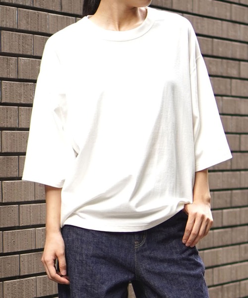 BROOKLYN OVERALL(ブルックリンオーバーオール)の「ヘムタックTシャツ(Tシャツ/カットソー・レディース・オフホワイト/ベージュ/アッシュグレー/ブラウン・FREE)」の1枚目の写真