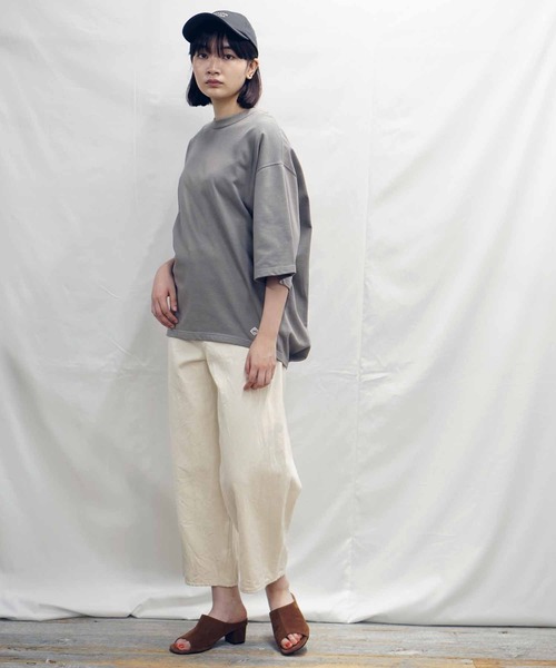 BROOKLYN OVERALL(ブルックリンオーバーオール)の「ヘムタックTシャツ(Tシャツ/カットソー・レディース・オフホワイト/ベージュ/アッシュグレー/ブラウン・FREE)」の21枚目の写真