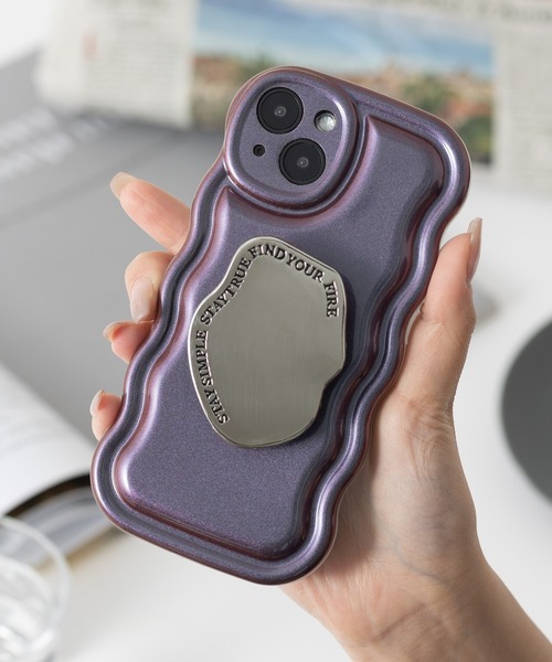 emonique（エモニーク）の「ブラケットホルダー付き うねうね メタリック/クリア iPhoneケース カバー 11/12/12pro/13/14/14pro/15/15pro（スマホケース/カバー・レディース・シルバー/ブラック/パープル/ゴールド/シルバー系その他・B/D/E/F/G/H/L/K）」の2枚目の写真