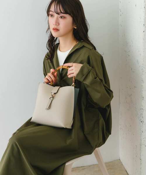 RODE SKO(ロデスコ)の「バンブー風バイカラーバッグ(ハンドバッグ・レディース・ホワイト/ブラック/ブルー/ブラウン系その他/ライトグレー・ONE)」の10枚目の写真