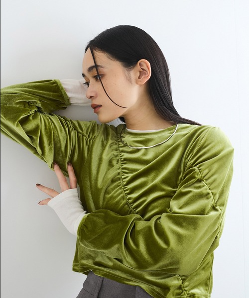 VIS(ビス)の「【洗える】ベロアシャーリングプルオーバー(Tシャツ/カットソー・レディース・グレー系その他/チャコールグレー/グリーン系その他・FREE)」の6枚目の写真