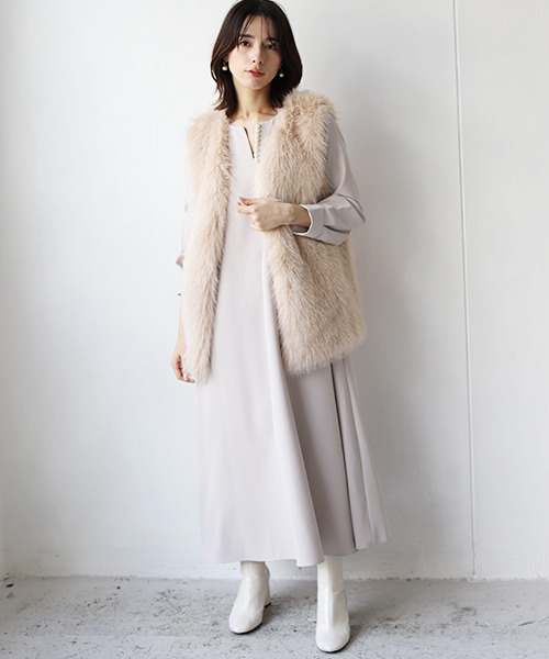 REAL CUBE（リアルキューブ）の「パールネックジョーゼットワンピース（ワンピース・レディース・グレイッシュベージュ/ネイビー/ブラック・M）」の6枚目の写真