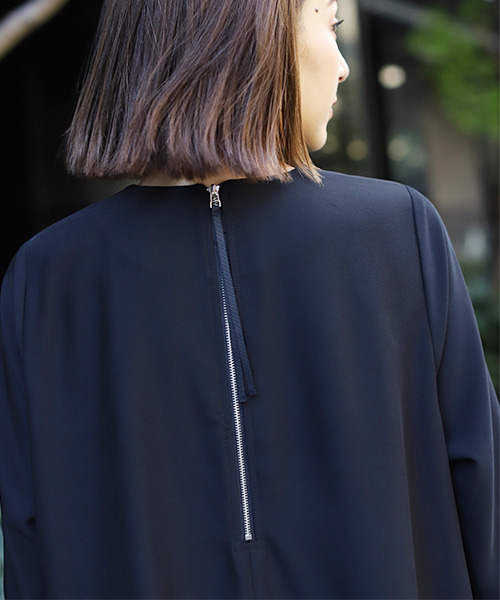 REAL CUBE（リアルキューブ）の「パールネックジョーゼットワンピース（ワンピース・レディース・グレイッシュベージュ/ネイビー/ブラック・M）」の9枚目の写真