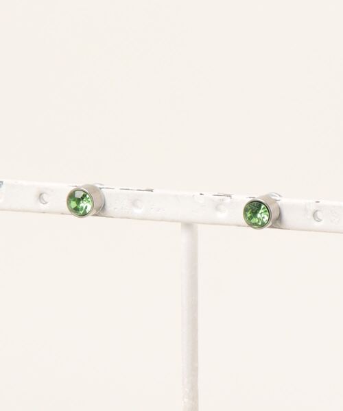 Fun & Daily（ファンアンドデイリー）の「F&D : カラーストーンマグネットクリップ（イヤリング・レディース・イエロー/ブラック/ブルー/クリア/グリーン/ピンク/レッド/ライトブルー・FREE）」の2枚目の写真